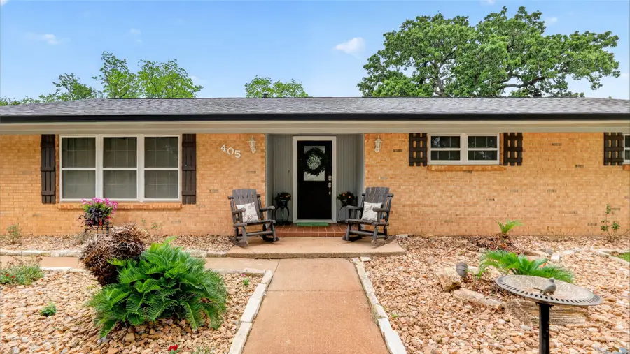 405 N Main Street, Franklin, TX 77856 - #3