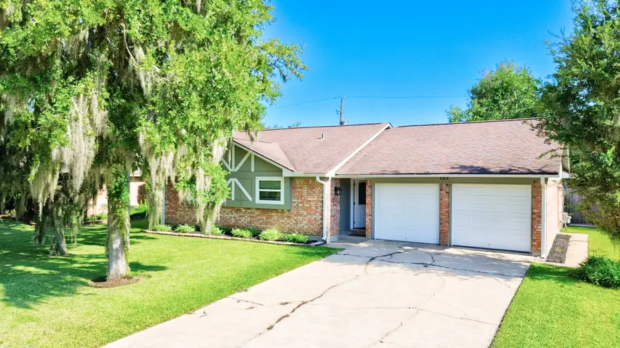 122 Cottonwood Street, Lake Jackson, TX 77566 - Image #2