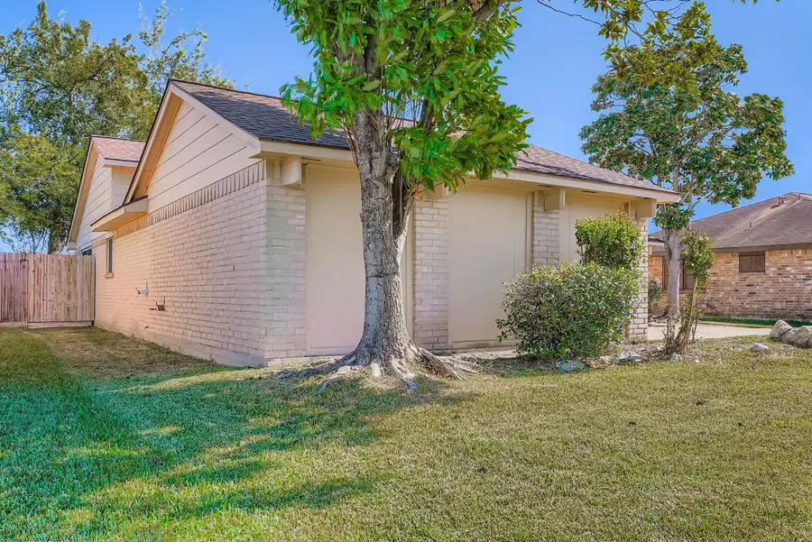 2115 Pepperglen Court, Missouri City, TX 77489 - Image #2