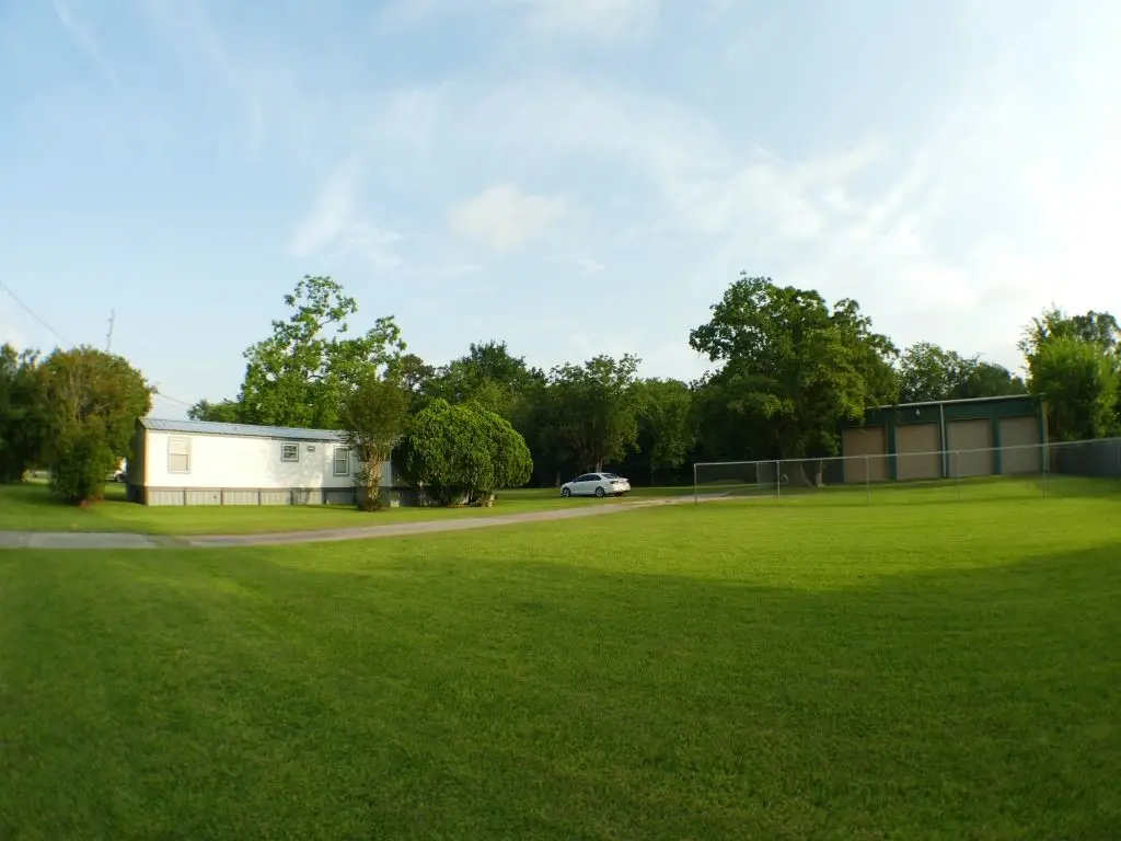 1615 E Wallisville Road, Highlands, TX 77562 - Image #1