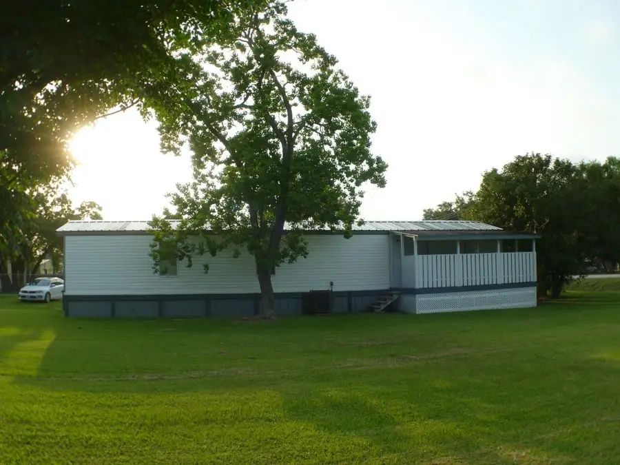 1615 E Wallisville Road, Highlands, TX 77562 - Image #3