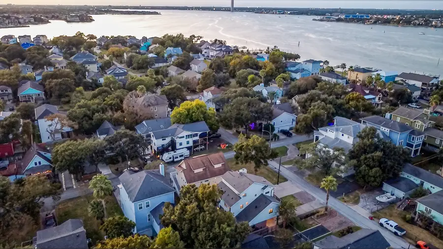 907 Juniper Road, Clear Lake Shores, TX 77565 - #2