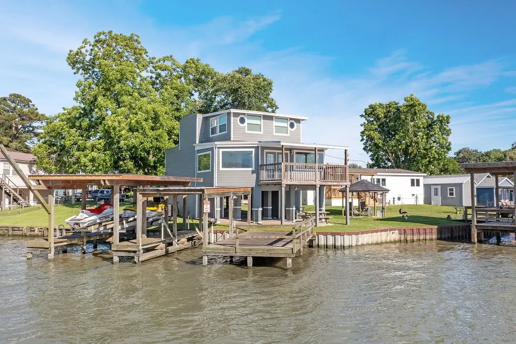 210 W Lakeview Wood, Onalaska, TX 77360 - #1