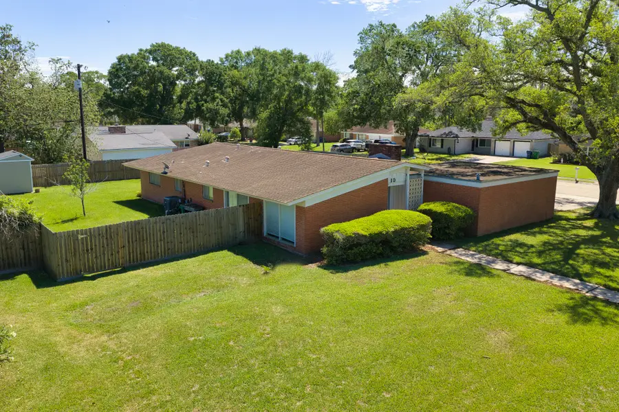 10 Palm Place, Angleton, TX 77515 - #2