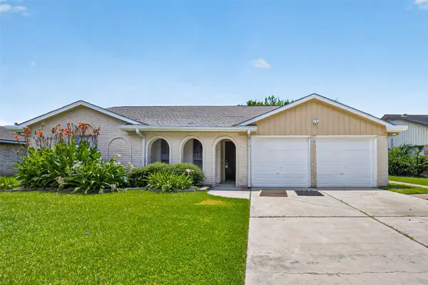 12215 Meadowdale Drive, Meadows Place, TX 77477