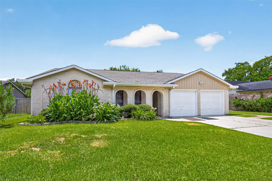 12215 Meadowdale Drive, Meadows Place, TX 77477 - #3