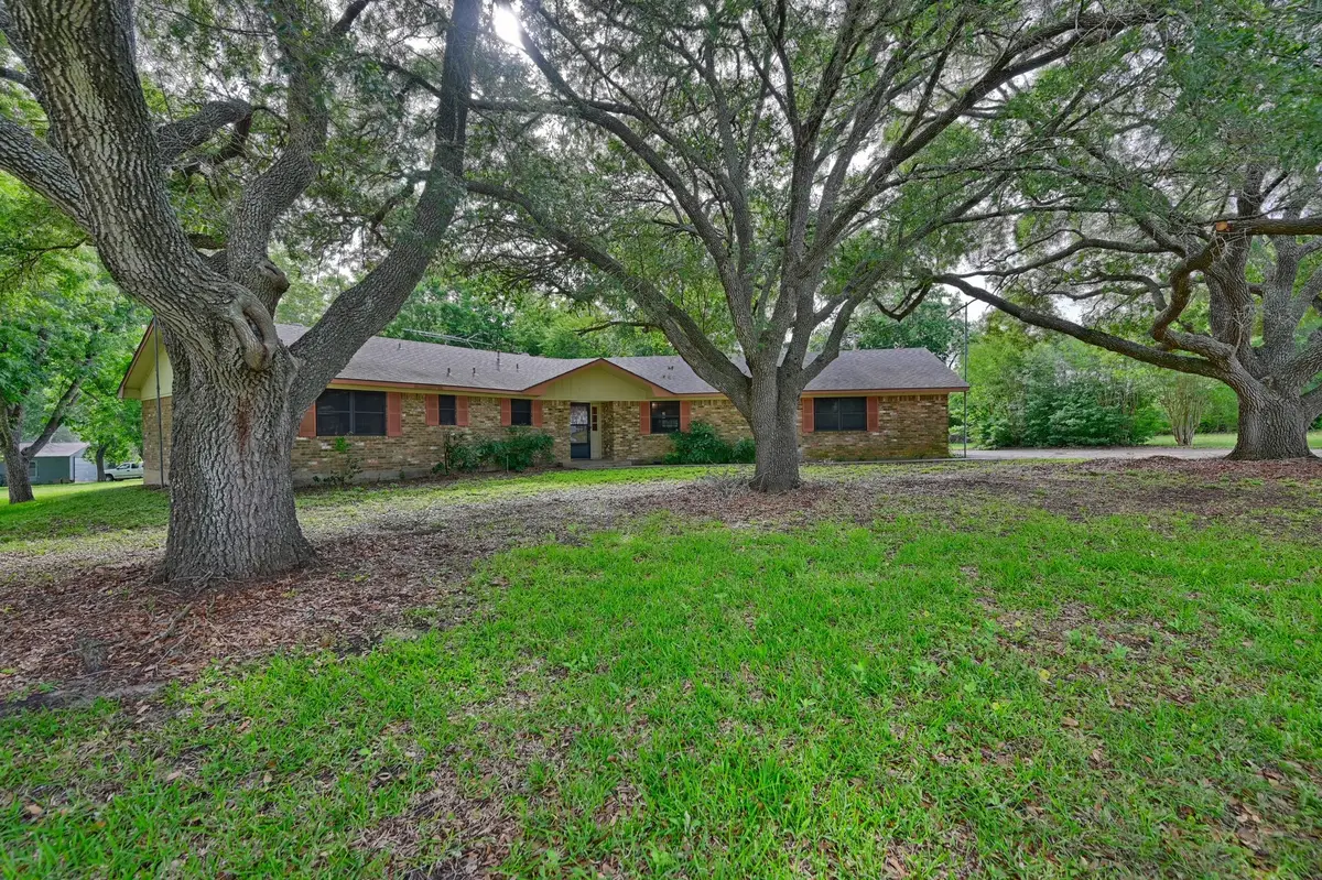915 Farmers, Brenham, TX 77833 - Image #1