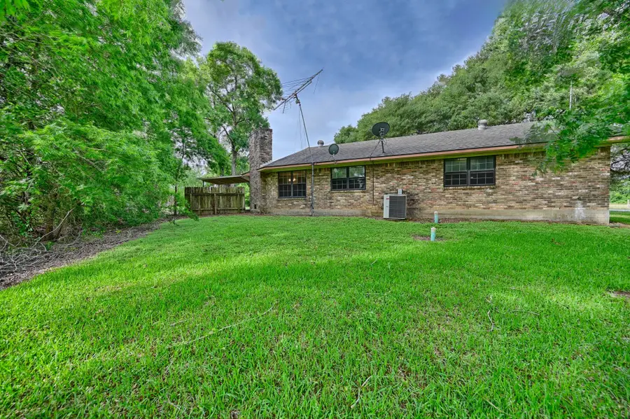 915 Farmers, Brenham, TX 77833 - Image #3