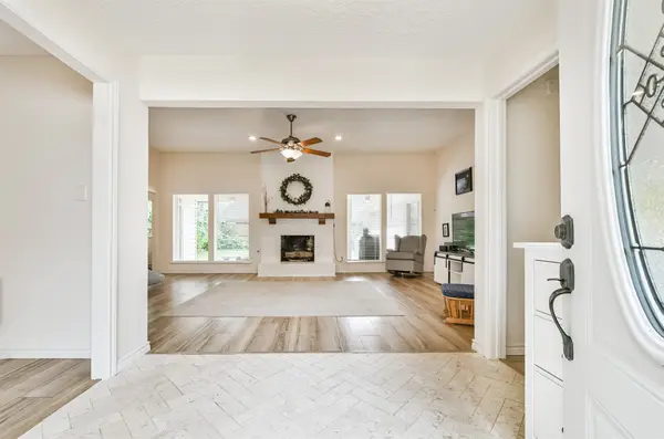 16406 Longvale Drive, Clear Lake City, TX 77059