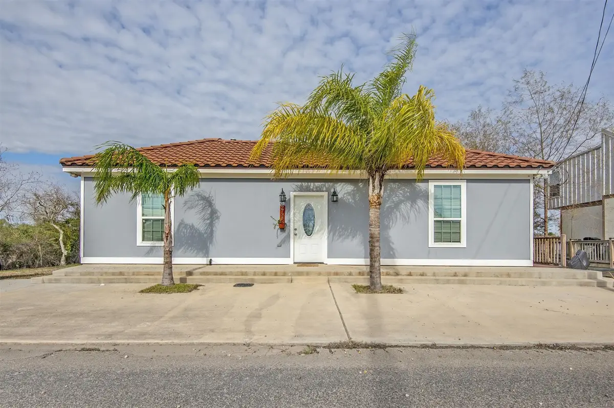 2734 Avenue D, Dickinson, TX 77539 - Image #1