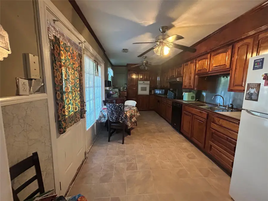 1108 E Miller Street, Angleton, TX 77515 - Image #2