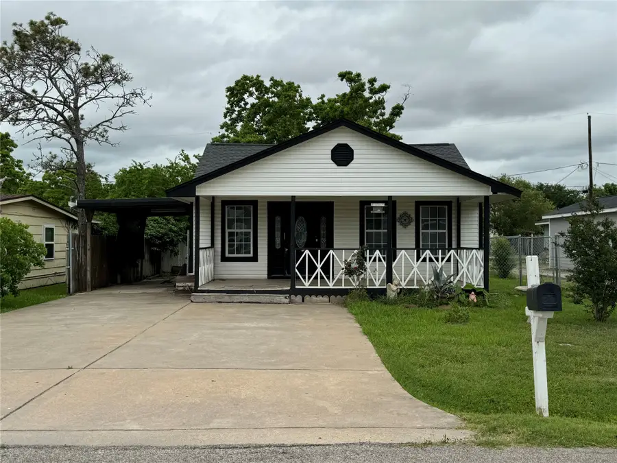 722 W 6th Street, Freeport, TX 77541 - #2