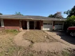 905 Cowan Avenue, Conroe, TX 77301