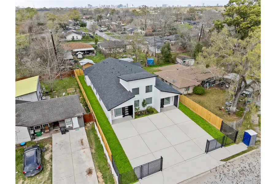 7710 Sharondale Drive #A and B, Houston, TX 77033 - #3