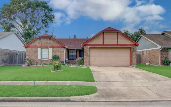 10829 E Linwood Drive, La Porte, TX 77571