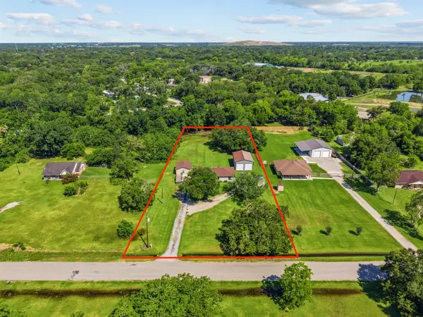 425 Rymal Road, Alvin, TX 77511