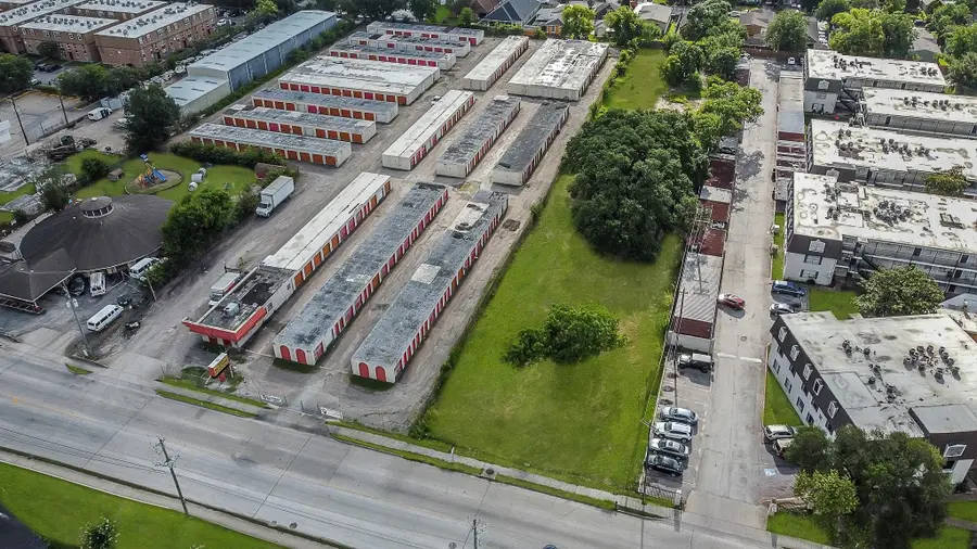 1051 Burke Road, Pasadena, TX 77506 - Image #2