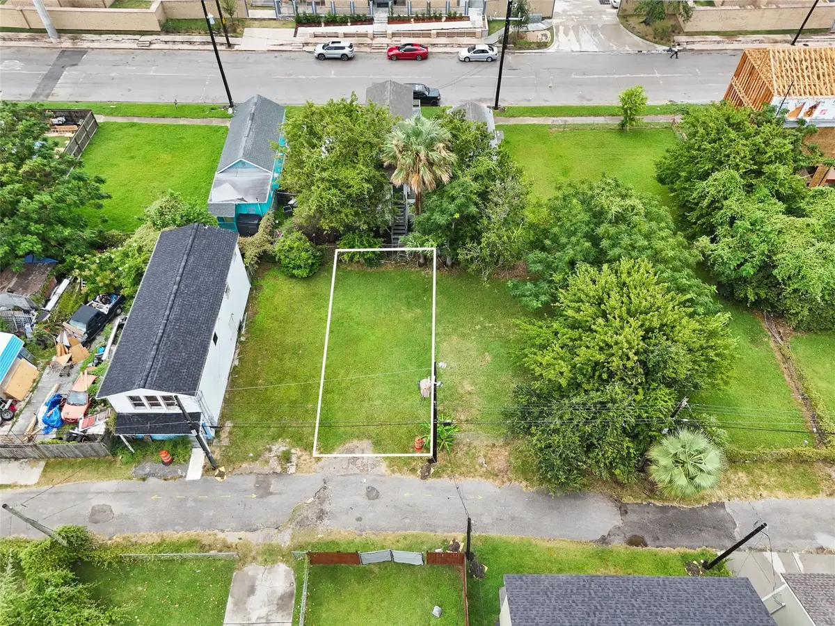 3913 Winnie Rear Street, Galveston, TX 77550 - Image #1
