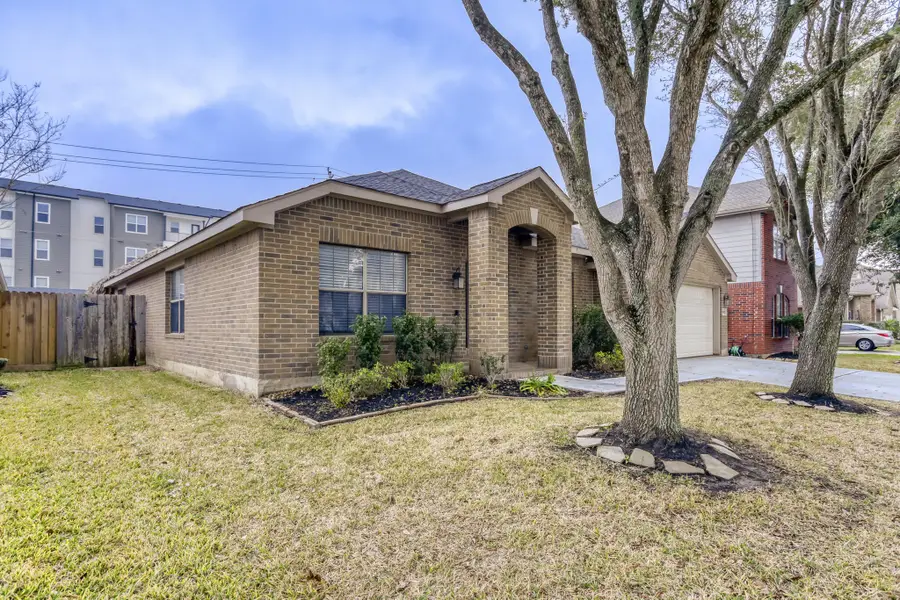 16919 Canyon Springs Lane, Friendswood, TX 77546 - Image #2