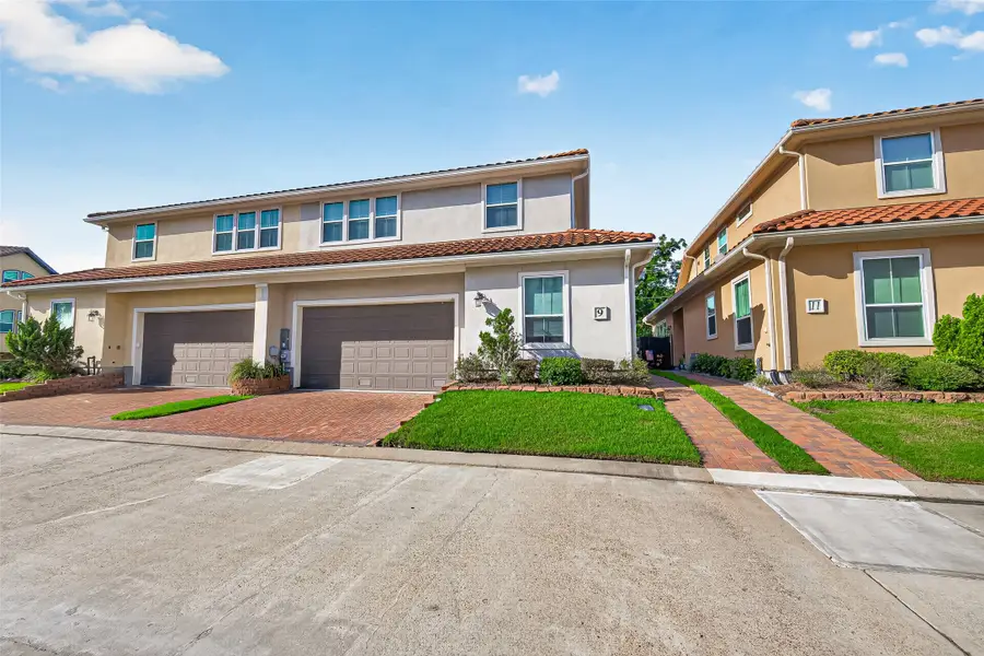 9 W Oaks Drive, Houston, TX 77058 - #2