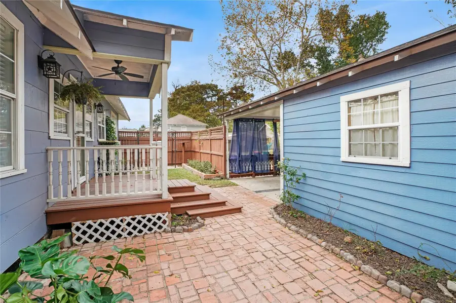 114 W Lobit Street, Baytown, TX 77520 - Image #2