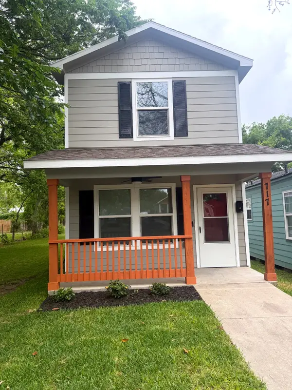 717 6th Avenue N, Texas City, TX 77590