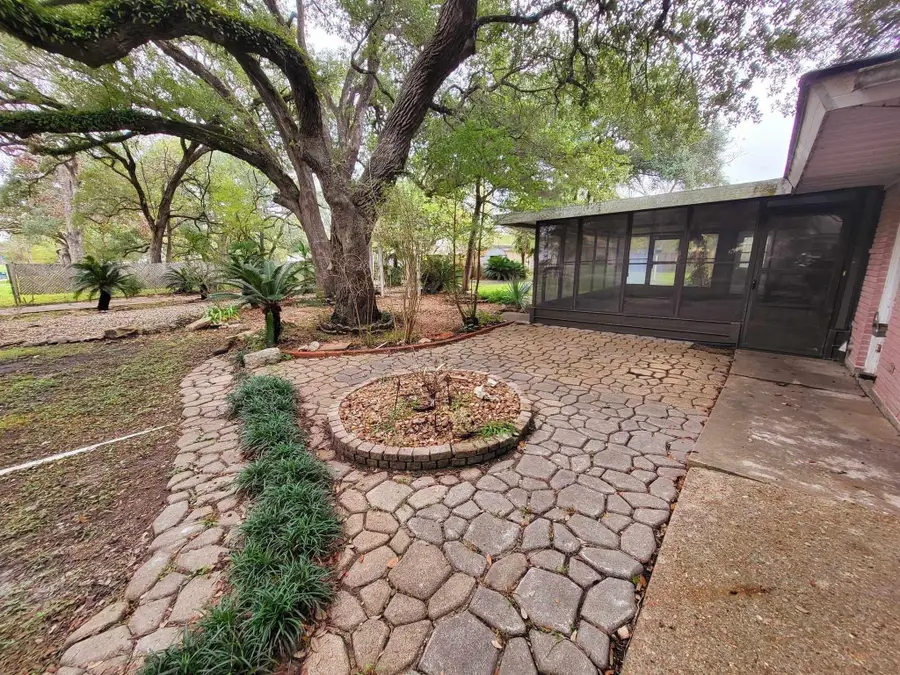 706 Maple Street, Sweeny, TX 77480 - Image #2