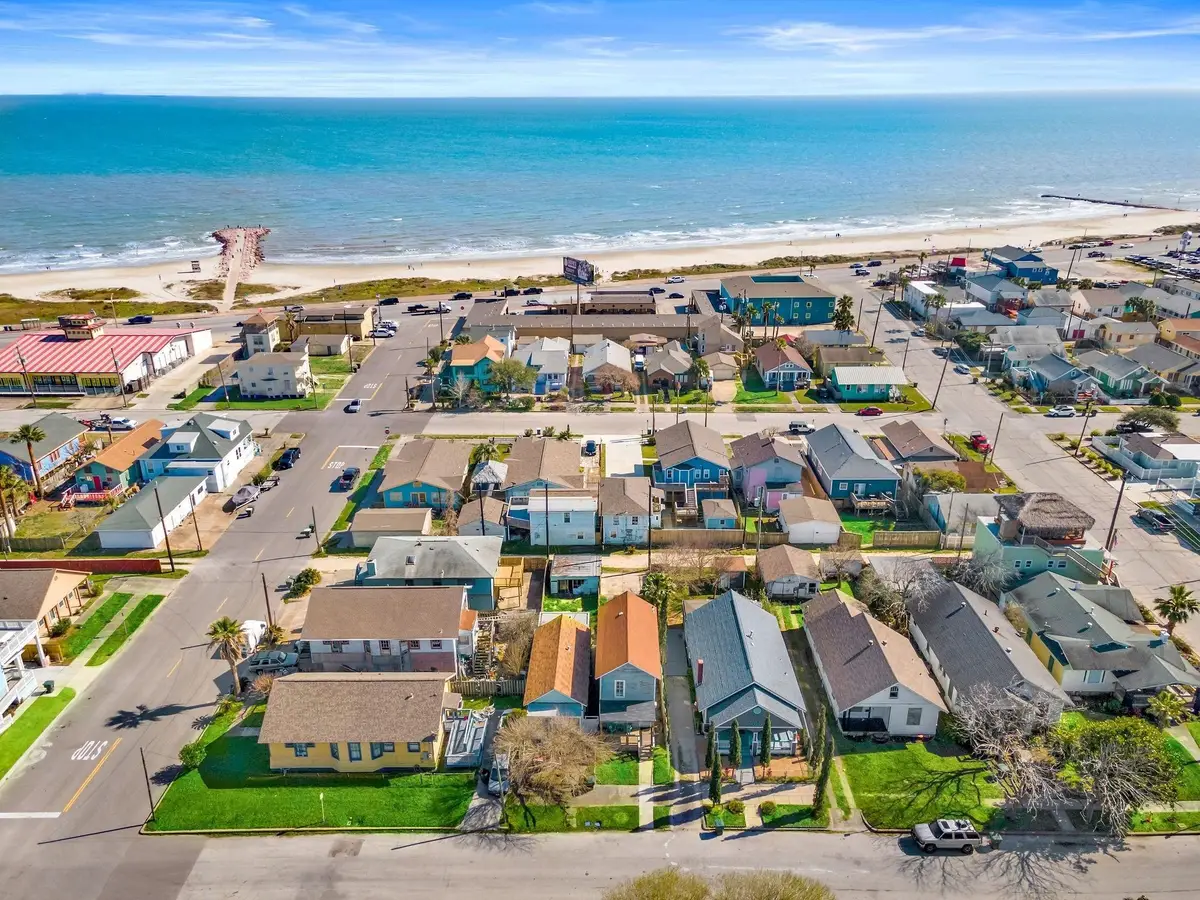 3011 Avenue R, Galveston, TX 77550 - Image #1
