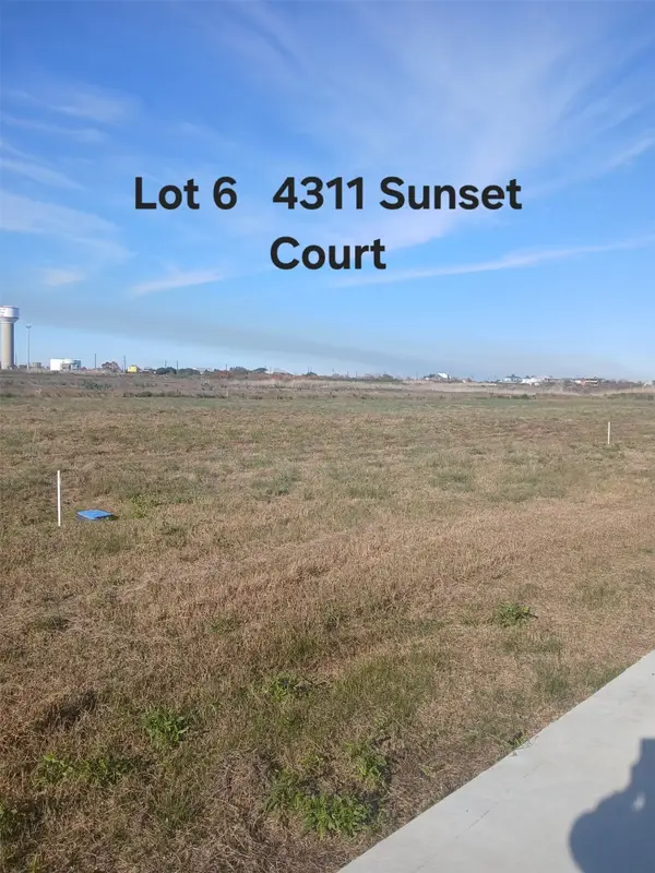 4311 Sunset Ct, Port Bolivar, TX 77650