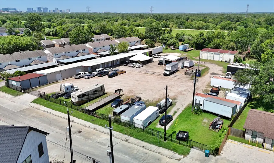 1915 Sherwood Forest Street, Houston, TX 77043 - Image #3