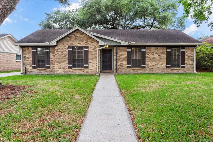 707 Briargrove Drive, Alvin, TX 77511 - #2