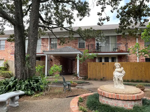 2824 Briarhurst Drive #29, Houston, TX 77057