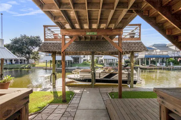 4 N Curlew Street, La Marque, TX 77568