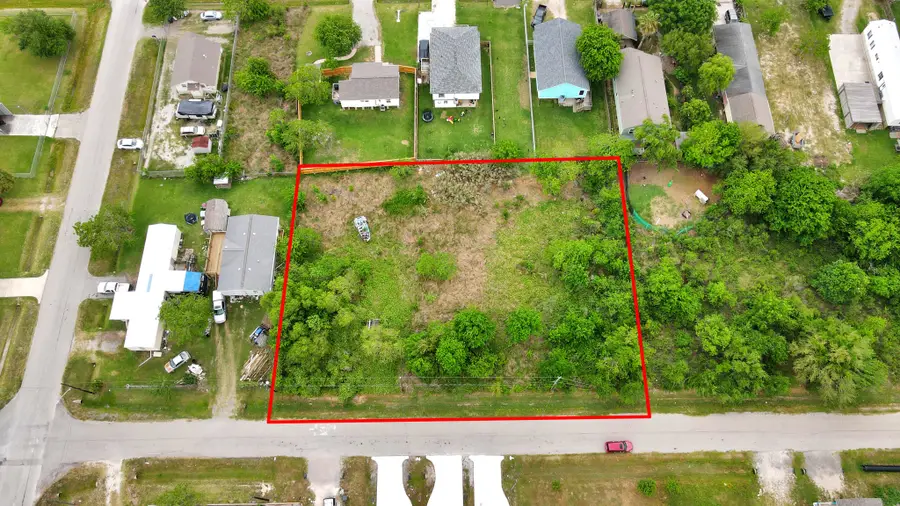 433 13th St, San Leon, TX 77539 - #2