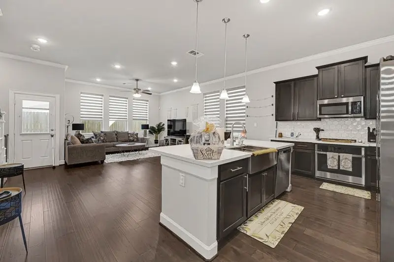 1913 Kirby Landing Drive, Houston, TX 77051 - #2