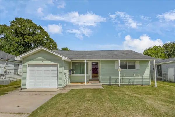 1021 West Drive, Port Neches, TX 77651