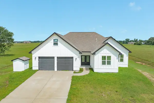 302 Colt Trail, Angleton, TX 77515