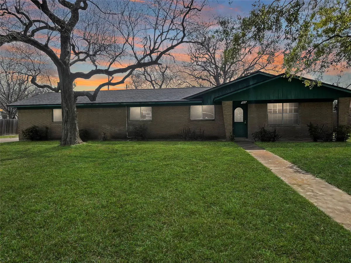 109 Poppy Street, Lake Jackson, TX 77566 - #1