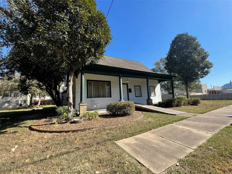 416 W Burleson Street, Wharton, TX 77488 - Image #2