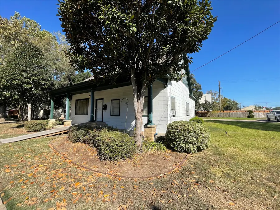 416 W Burleson Street, Wharton, TX 77488 - Image #3