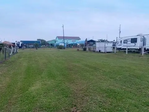 935 E Verdia Street, Crystal Beach, TX 77650 - Image #3