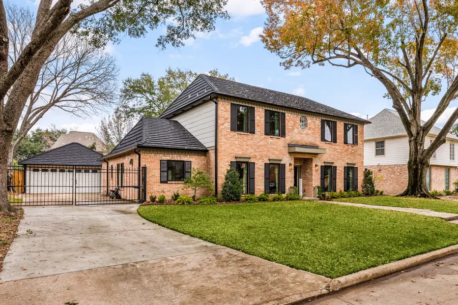 1118 Crossroads Drive, Houston, TX 77079 - Image #2