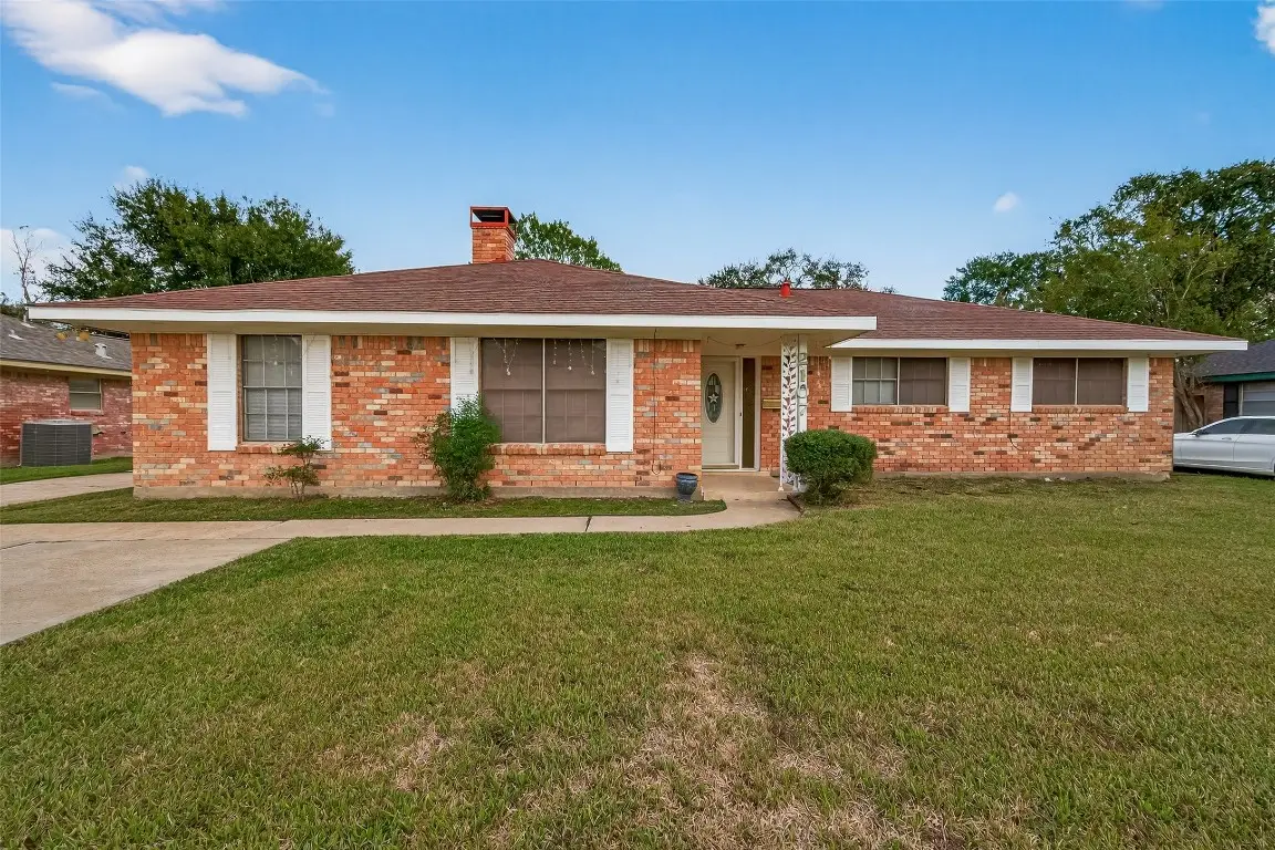 2107 Old Alvin Road, Pearland, TX 77581 - #1