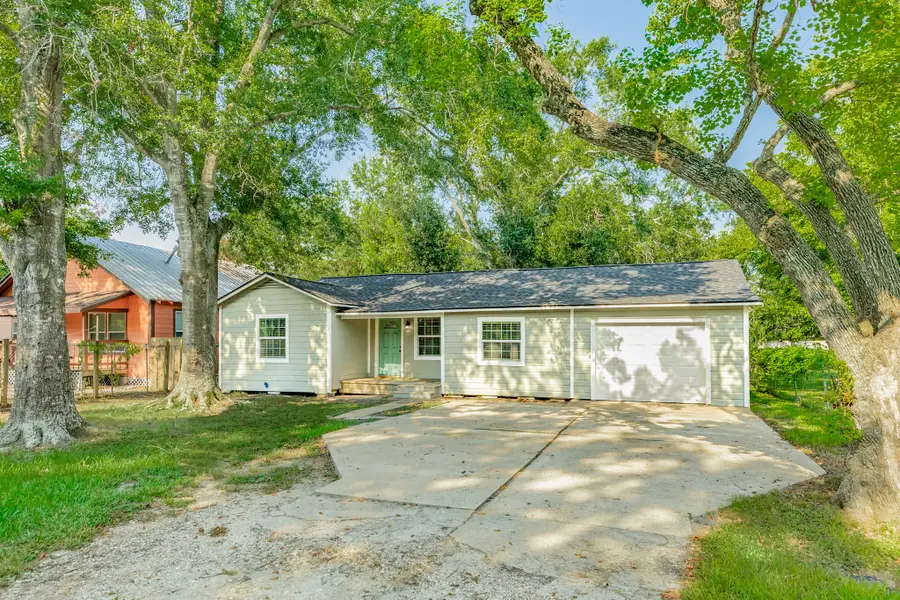 840 S Morgan Street, Angleton, TX 77515 - Image #2