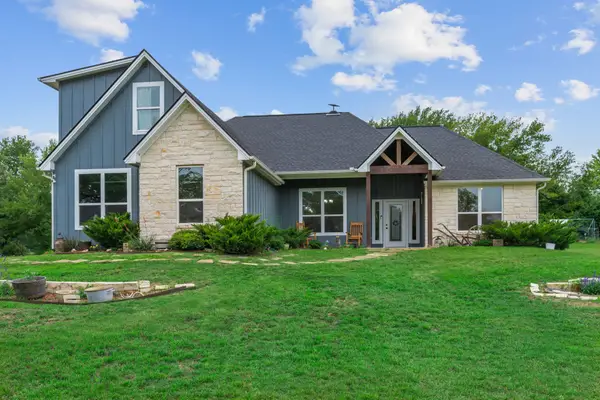 10856 Whispering Oaks Drive, Hearne, TX 77859