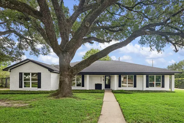 5243 Caversham Drive, Houston, TX 77096