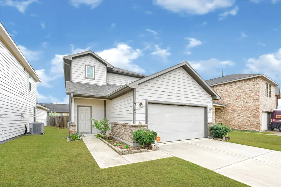 9742 Raisbeck Place, Houston, TX 77044 - Image #2