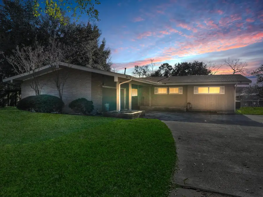 5116 Woodlawn Drive, Groves, TX 77619 - #2