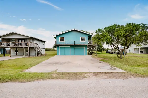 88 Bay Street, Port O Connor, TX 77982