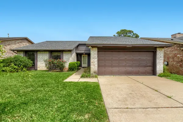 3115 Shawnee Drive, Sugar Land, TX 77479